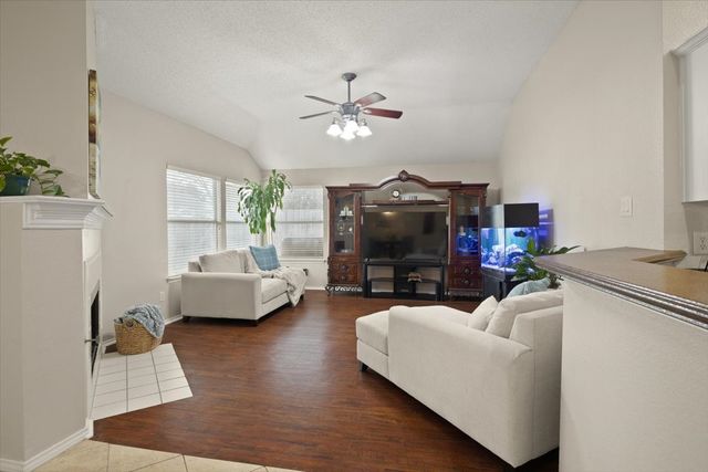 6408 St Leonard Drive, Arlington, TX 76001