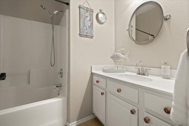 6408 St Leonard Drive, Arlington, TX 76001