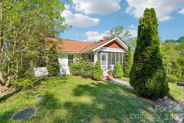 7 Oteen Park Place, Asheville, NC 28805