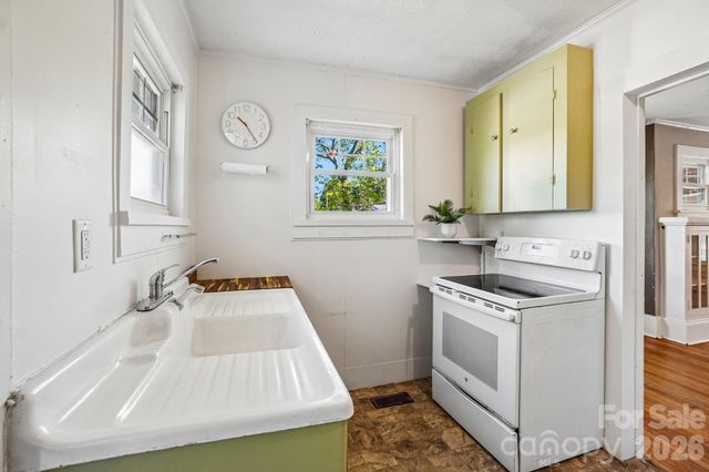 7 Oteen Park Place, Asheville, NC 28805