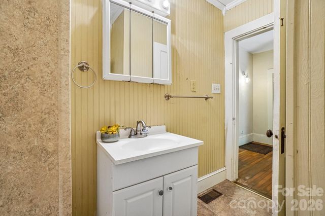 7 Oteen Park Place, Asheville, NC 28805