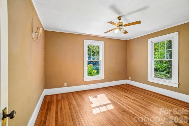 7 Oteen Park Place, Asheville, NC 28805