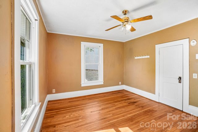 7 Oteen Park Place, Asheville, NC 28805