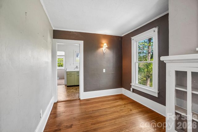 7 Oteen Park Place, Asheville, NC 28805
