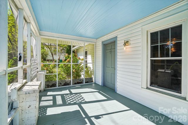 7 Oteen Park Place, Asheville, NC 28805