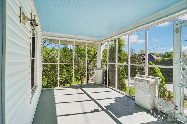 7 Oteen Park Place, Asheville, NC 28805