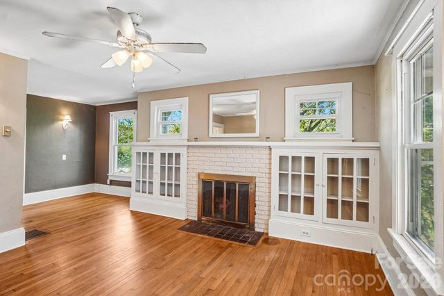 7 Oteen Park Place, Asheville, NC 28805
