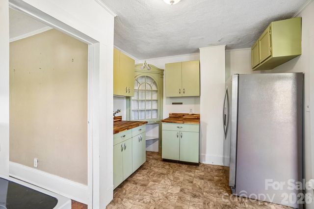 7 Oteen Park Place, Asheville, NC 28805
