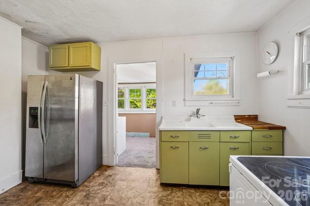 7 Oteen Park Place, Asheville, NC 28805
