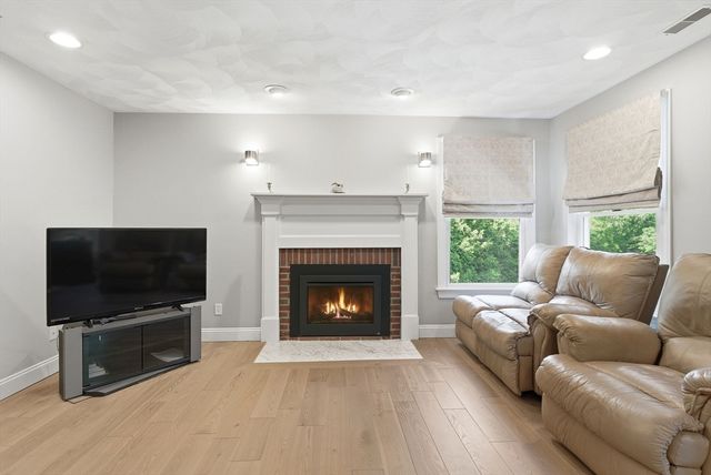 35 Harmony Ln, Methuen, MA 01844