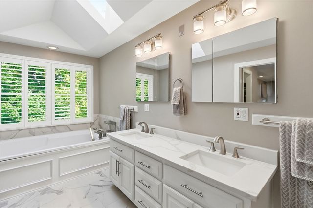35 Harmony Ln, Methuen, MA 01844