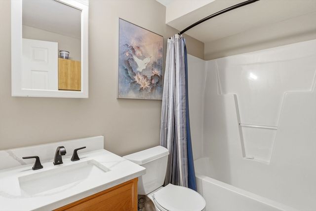 35 Harmony Ln, Methuen, MA 01844
