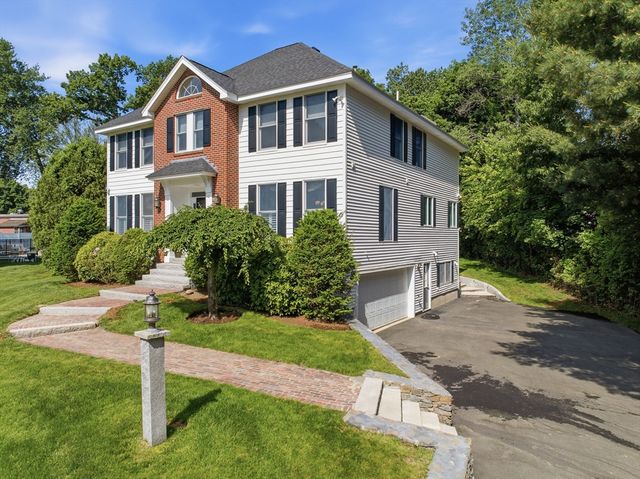 35 Harmony Ln, Methuen, MA 01844