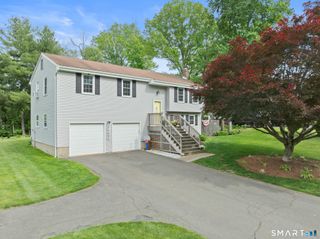 18 Richard Lane, Bloomfield, CT 06002