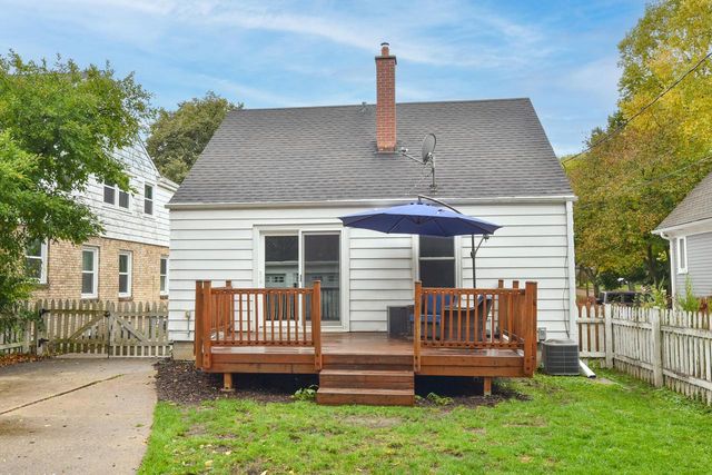 2022 N 81st STREET, Wauwatosa, WI 53213