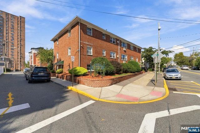 201 Oakdene Place E2, Cliffside Park, NJ 07010