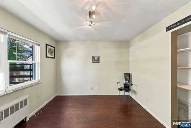201 Oakdene Place E2, Cliffside Park, NJ 07010