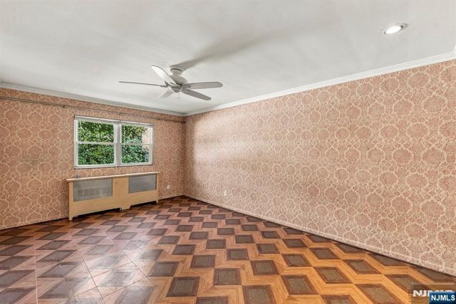201 Oakdene Place E2, Cliffside Park, NJ 07010