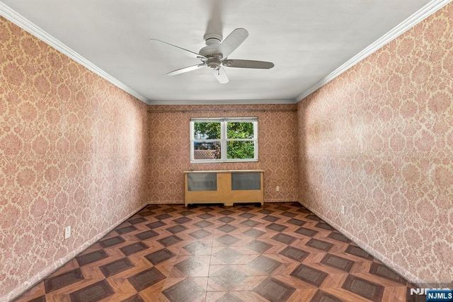 201 Oakdene Place E2, Cliffside Park, NJ 07010