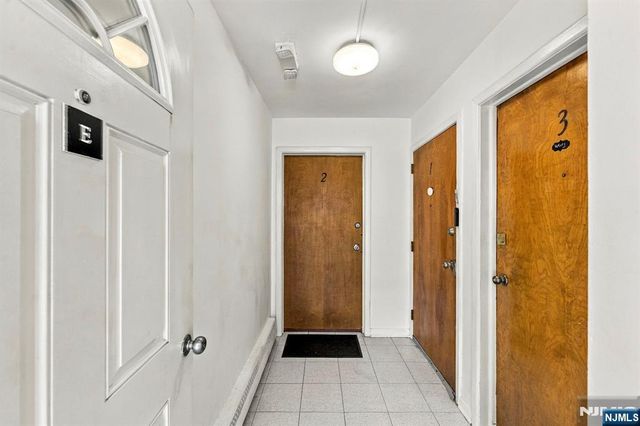 201 Oakdene Place E2, Cliffside Park, NJ 07010