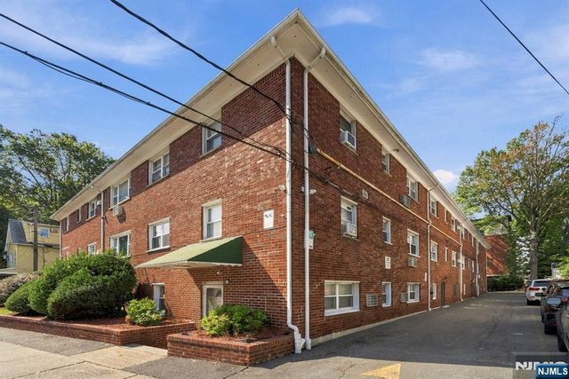 201 Oakdene Place E2, Cliffside Park, NJ 07010