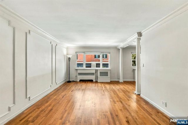 201 Oakdene Place E2, Cliffside Park, NJ 07010
