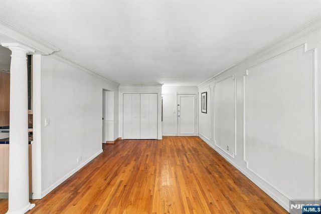 201 Oakdene Place E2, Cliffside Park, NJ 07010