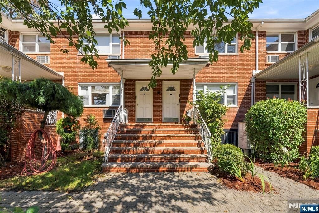 201 Oakdene Place E2, Cliffside Park, NJ 07010