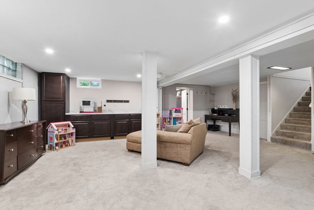 10155 S Clifton Park Avenue, Evergreen Park, IL 60805