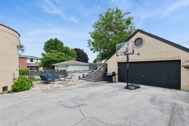10155 S Clifton Park Avenue, Evergreen Park, IL 60805