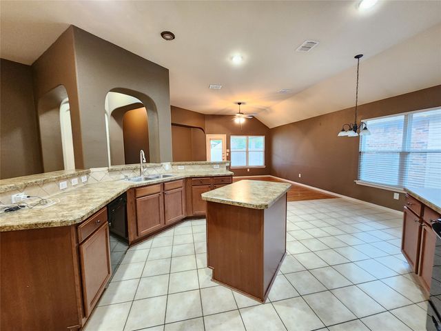 507 Jefferson Lane, Lake Dallas, TX 75065