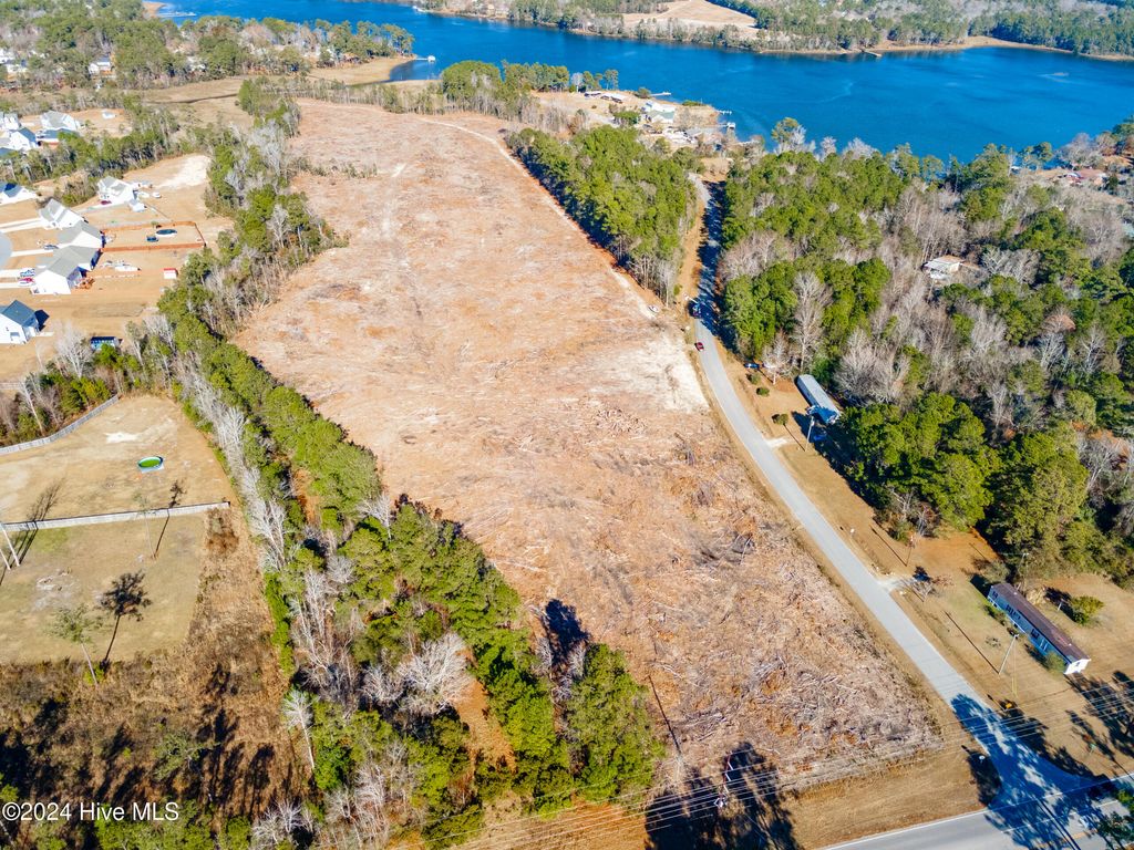 Image 12 of property listing at 00 Jumpin Run Road, Hubert, NC 28539