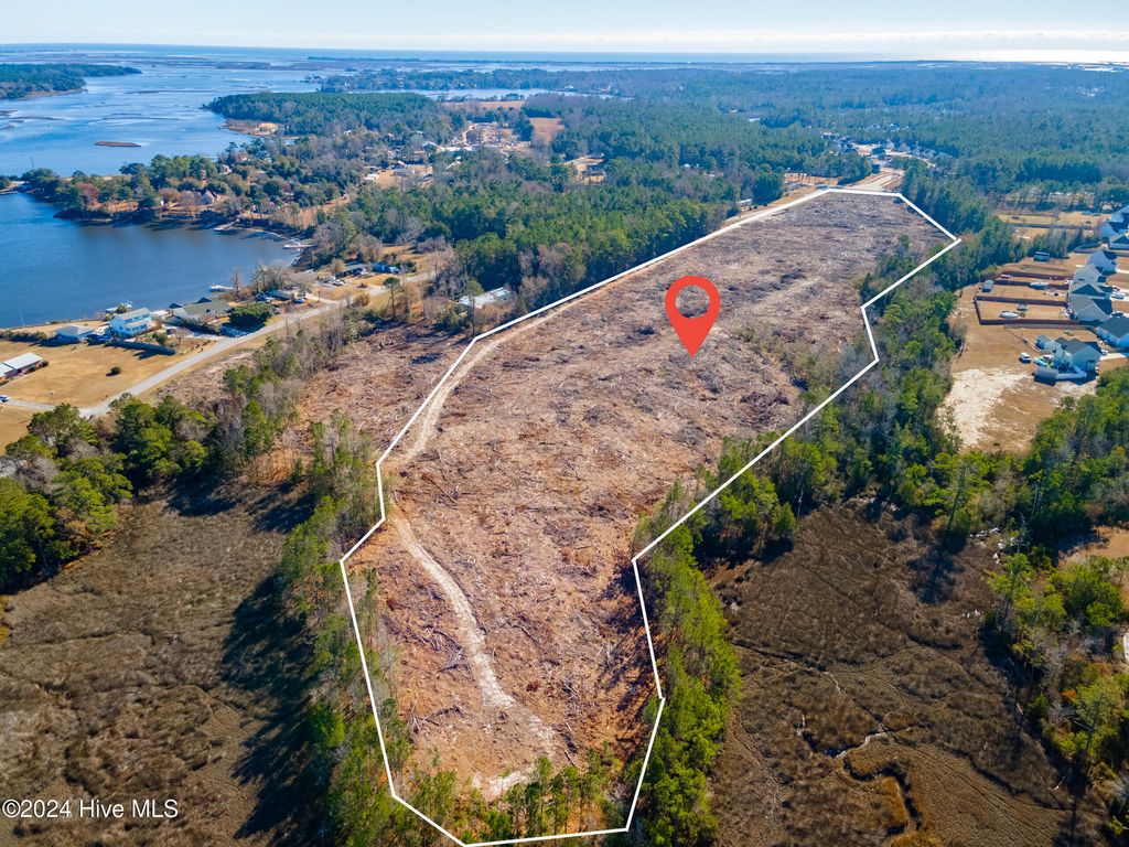 Image 3 of property listing at 00 Jumpin Run Road, Hubert, NC 28539