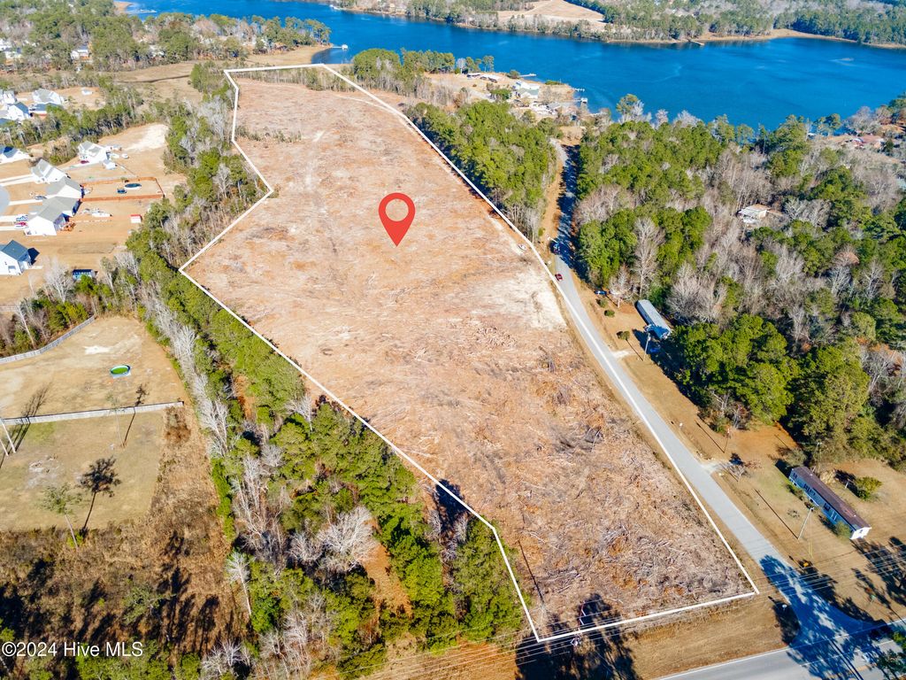 Image 6 of property listing at 00 Jumpin Run Road, Hubert, NC 28539