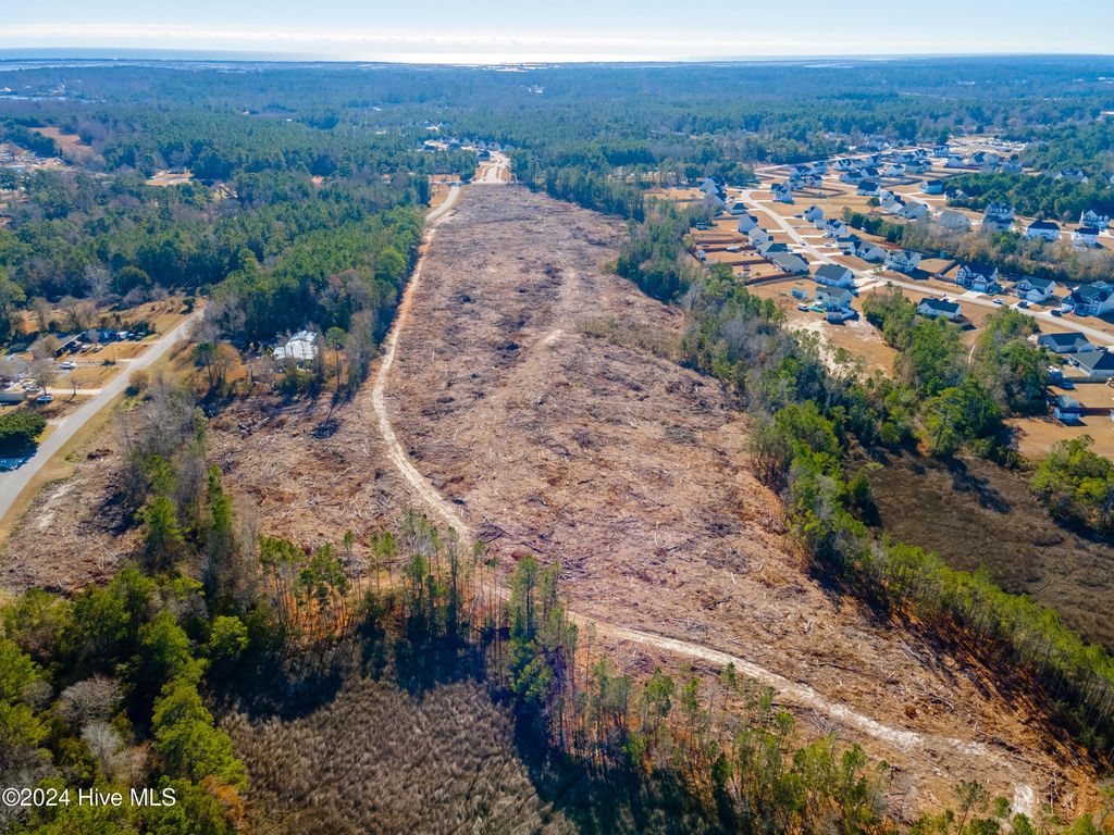 Image 8 of property listing at 00 Jumpin Run Road, Hubert, NC 28539