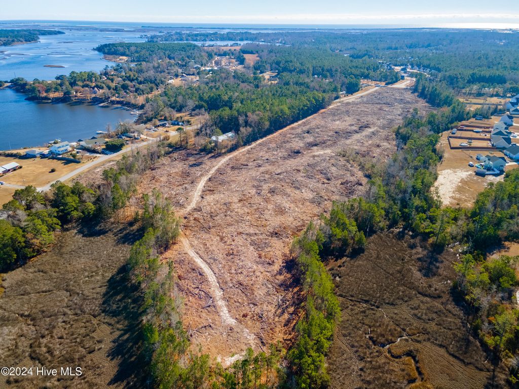 Image 9 of property listing at 00 Jumpin Run Road, Hubert, NC 28539