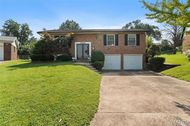 10300 Parkman Drive, St Louis, MO 63123