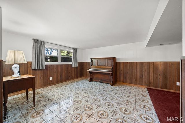 10300 Parkman Drive, St Louis, MO 63123