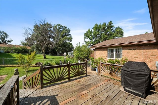 10300 Parkman Drive, St Louis, MO 63123