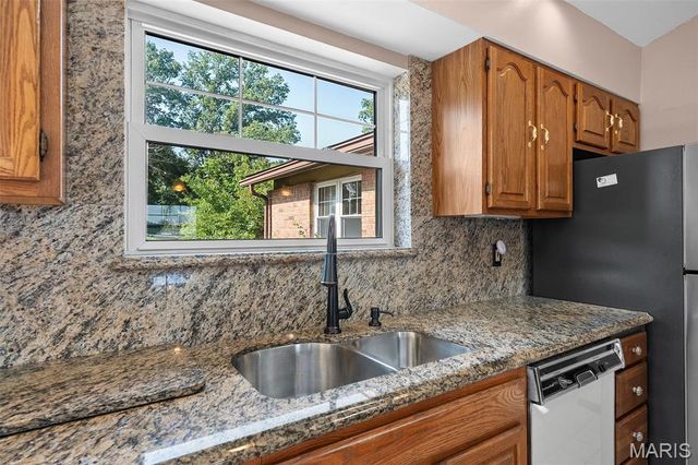 10300 Parkman Drive, St Louis, MO 63123
