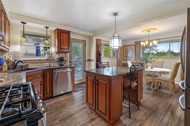 1029 Logan Rd, N Versailles, PA 15137