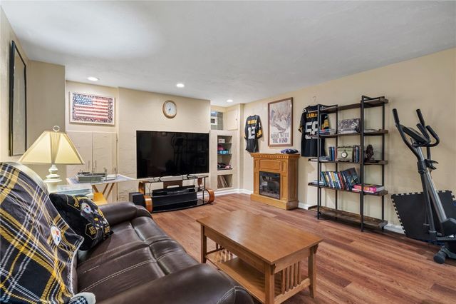 1029 Logan Rd, N Versailles, PA 15137