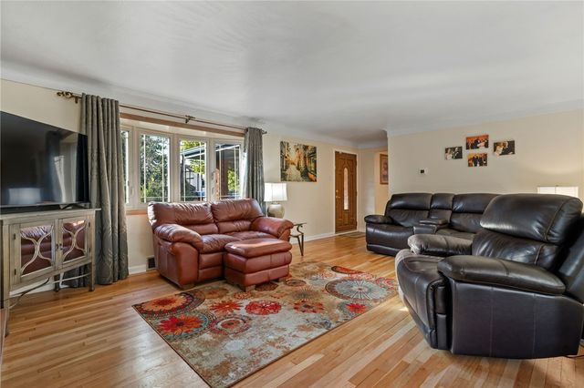 1029 Logan Rd, N Versailles, PA 15137