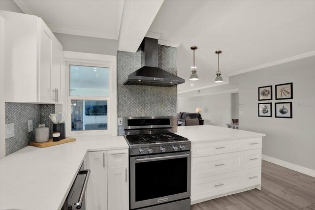 1461 74TH CIRCLE NE, St Petersburg, FL 33702