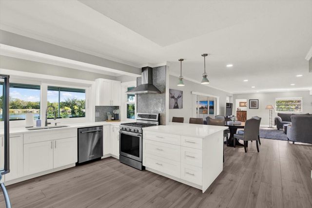 1461 74TH CIRCLE NE, St Petersburg, FL 33702