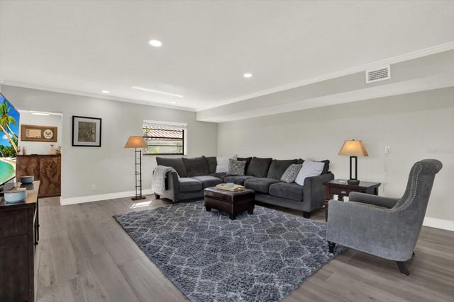 1461 74TH CIRCLE NE, St Petersburg, FL 33702