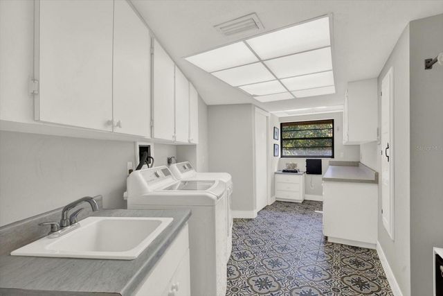 1461 74TH CIRCLE NE, St Petersburg, FL 33702