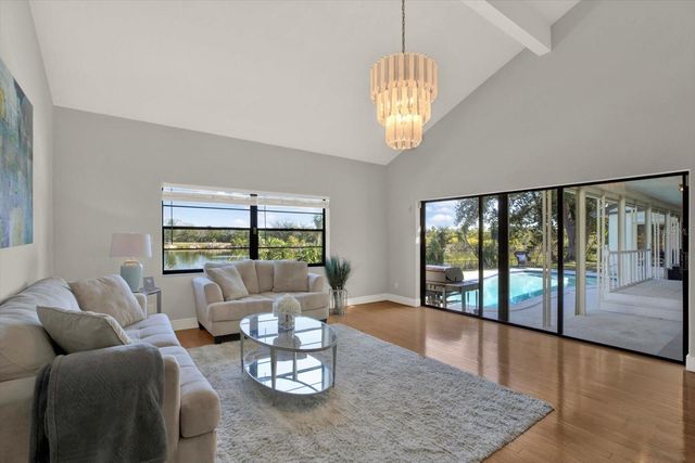 1461 74TH CIRCLE NE, St Petersburg, FL 33702