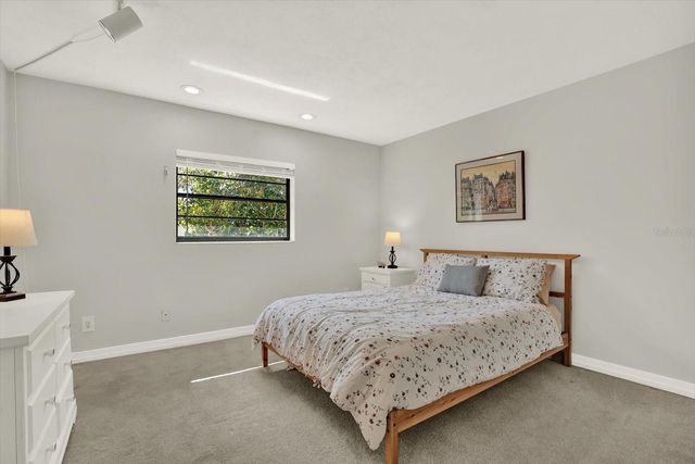 1461 74TH CIRCLE NE, St Petersburg, FL 33702