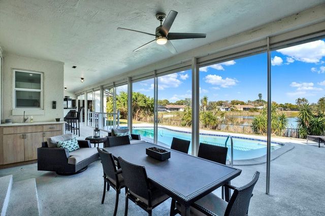 1461 74TH CIRCLE NE, St Petersburg, FL 33702